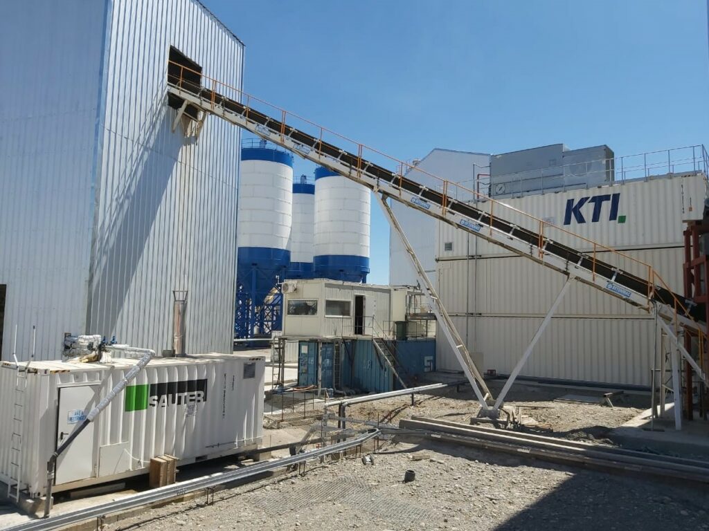 KTI - Sauter hot water concrete heater in operation at dam project in Patagonia. In winter, up to 1000 kW heating capacity is required to bring the water to the right temperature.